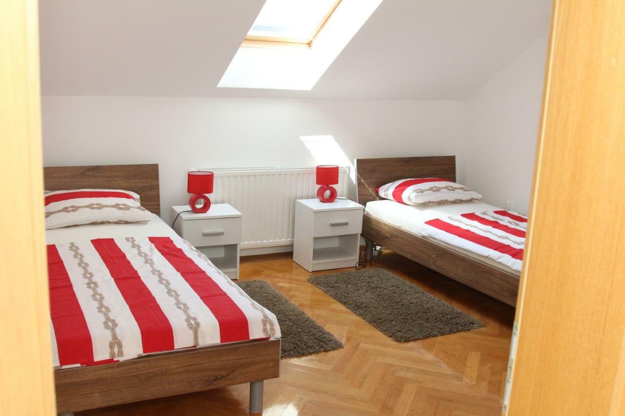 Apartments "Pavic" Near Zagreb Airport Велика-Горица Экстерьер фото